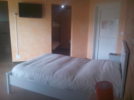Chambre familiale avec TV